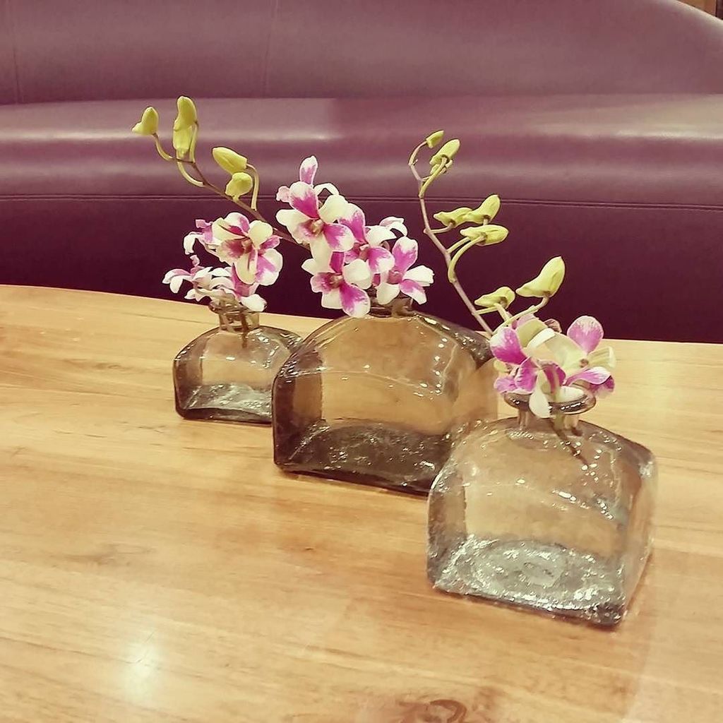 YehudaHotel's tweet photo. Three- always better than two
#hotelyehudah #hotelyehudajerusalem #purpledesign #orchids #glassvases #eventdesign … https://t.co/1dNnZkxFnx https://t.co/7Pz1TQWO1w