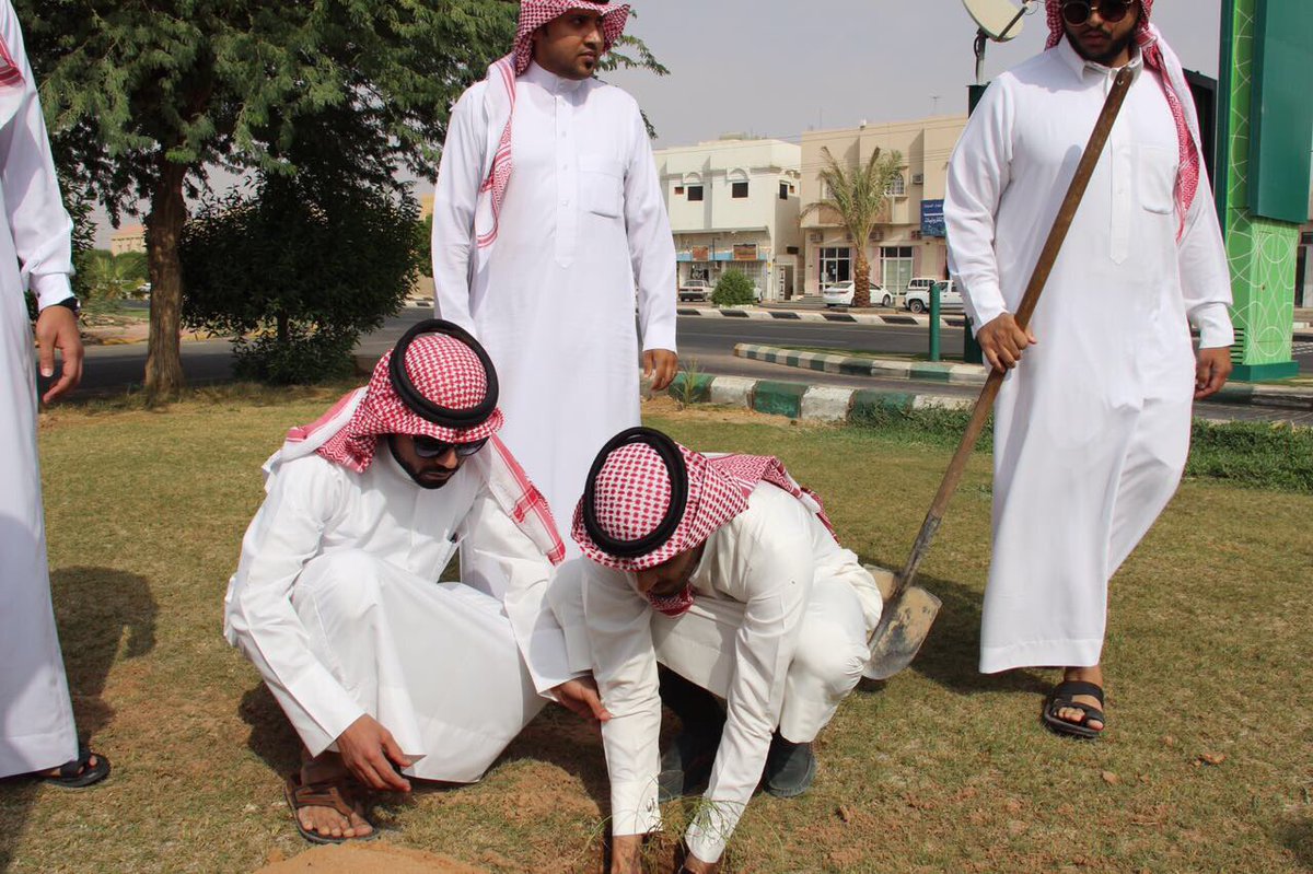 shababnbha1's tweet photo. @shababqassim @EmarahAlQassim @qas_environment @nbha7 @nabhaedu @nbha_host @dahash333 @abdullah_obaid2 @matrafi_k @3ajel_qassim بمشاركة فعاله من #لجنة_شباب_النبهانية والجهات الحكومية والمهتمين بالبيئة https://t.co/GG3Xw8S7NG
