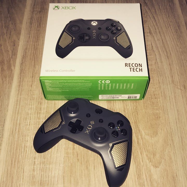 misterdream78's tweet photo. Elle est vraiment superbe cette manette 💚 #XboxOne #XboxOneX #ReconTech https://t.co/Q3uM1SDJqi https://t.co/YvEqy62wGT