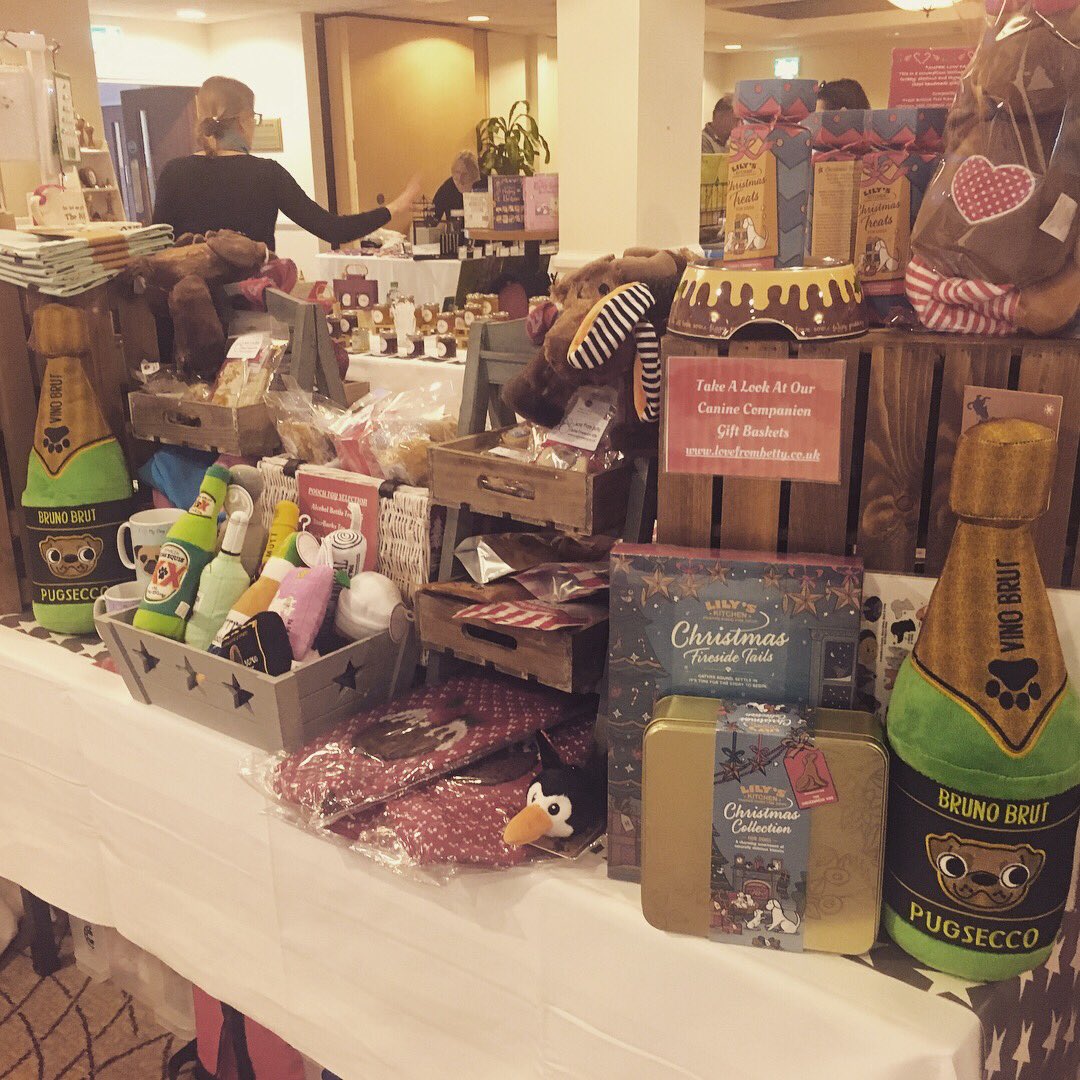 LoveFromBetty's tweet photo. Come see us today at @HiltonBracknell #bracknell #berkshire #dogsofberkshire #hiltonbracknell #craftandgiftfair #craft #gifts #craftfair #giftfair #dog #pooch #dogchristmas #doggifts #caninecompanion #dogsofinsta #dogsofinsta #christmasdog #christmas #festive #christmasshopping https://t.co/aEnOqkqkbi