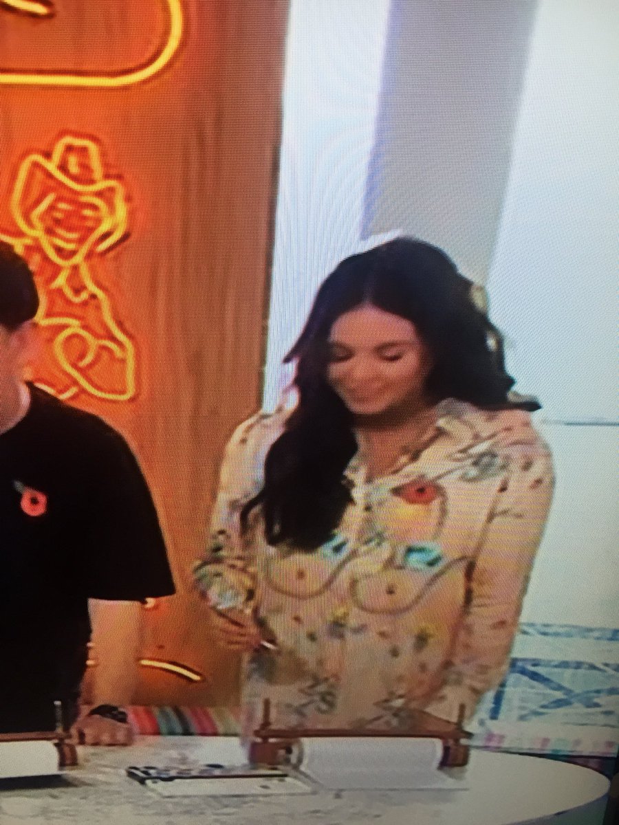 eustyna's tweet photo. @SundayBrunchC4 @ScarlettMoffatt  interesting top choice #boobs https://t.co/ZqDxdFRfY2