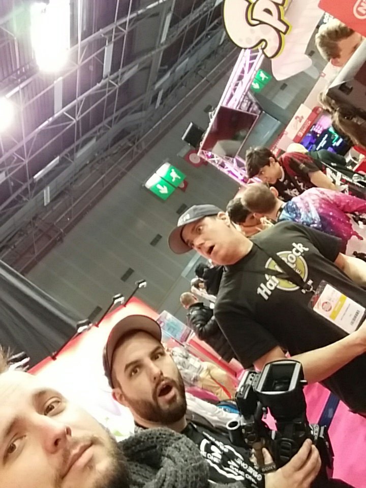 BamSamael's tweet photo. Petit coucou de chez @NintendoFrance les loukoums #switchtest #splatton2 https://t.co/kpssB8b63Q