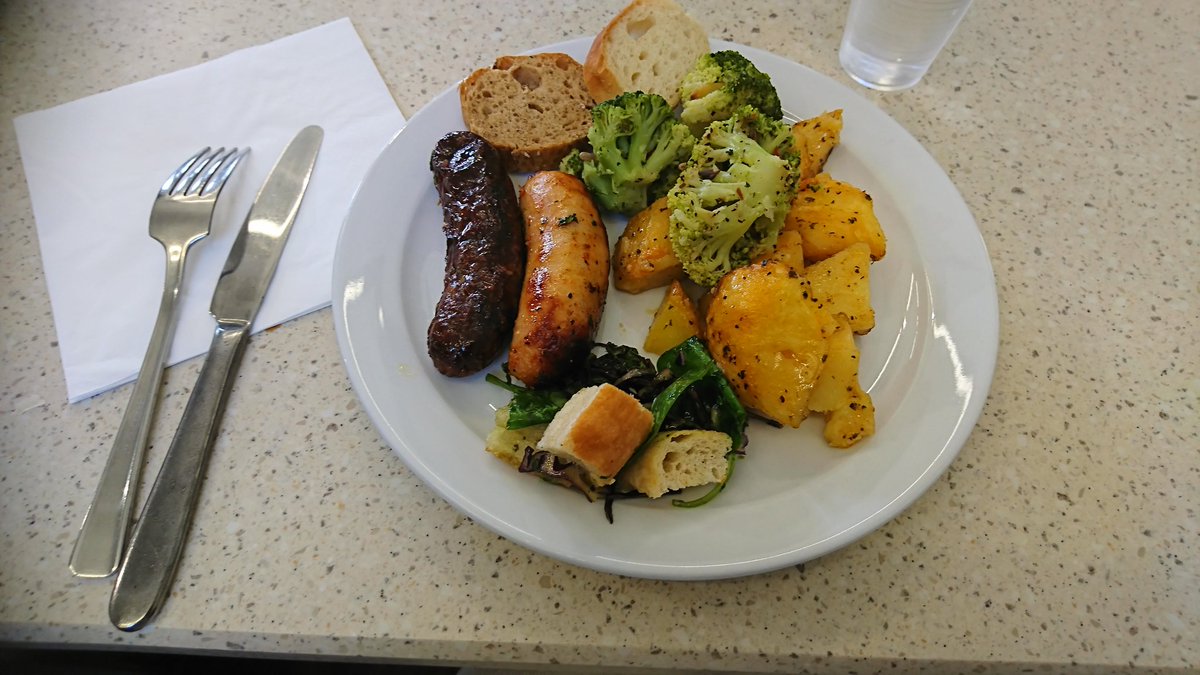 お空が仕事場 イギリスの学校とホストマザーの料理 イギリスのご飯は不味いと聞いていたけど 普通にどれも美味しい フランス人やイタリア人の友達も同じこと思ってたみたいで イギリス料理が不味いのは昔の話らしい 美味しいから 痩せない お空が仕事場 イギリスの学校とホストマザーの料理 イギリスのご飯は不味いと聞いていたけど 普通にどれも美味しい フランス人やイタリア人の友達も同じこと思ってたみたいで イギリス料理が不味いのは昔の話らしい 美味しいから 痩せない