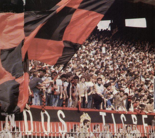 kingsantillana's tweet photo. 1980'ler.. Milan Curva'sının önemli gruplarından Commandos Tigre..
#HıncaHınçTribünler
#ACMilan
#CommandosTigre https://t.co/VKvIeUE36i