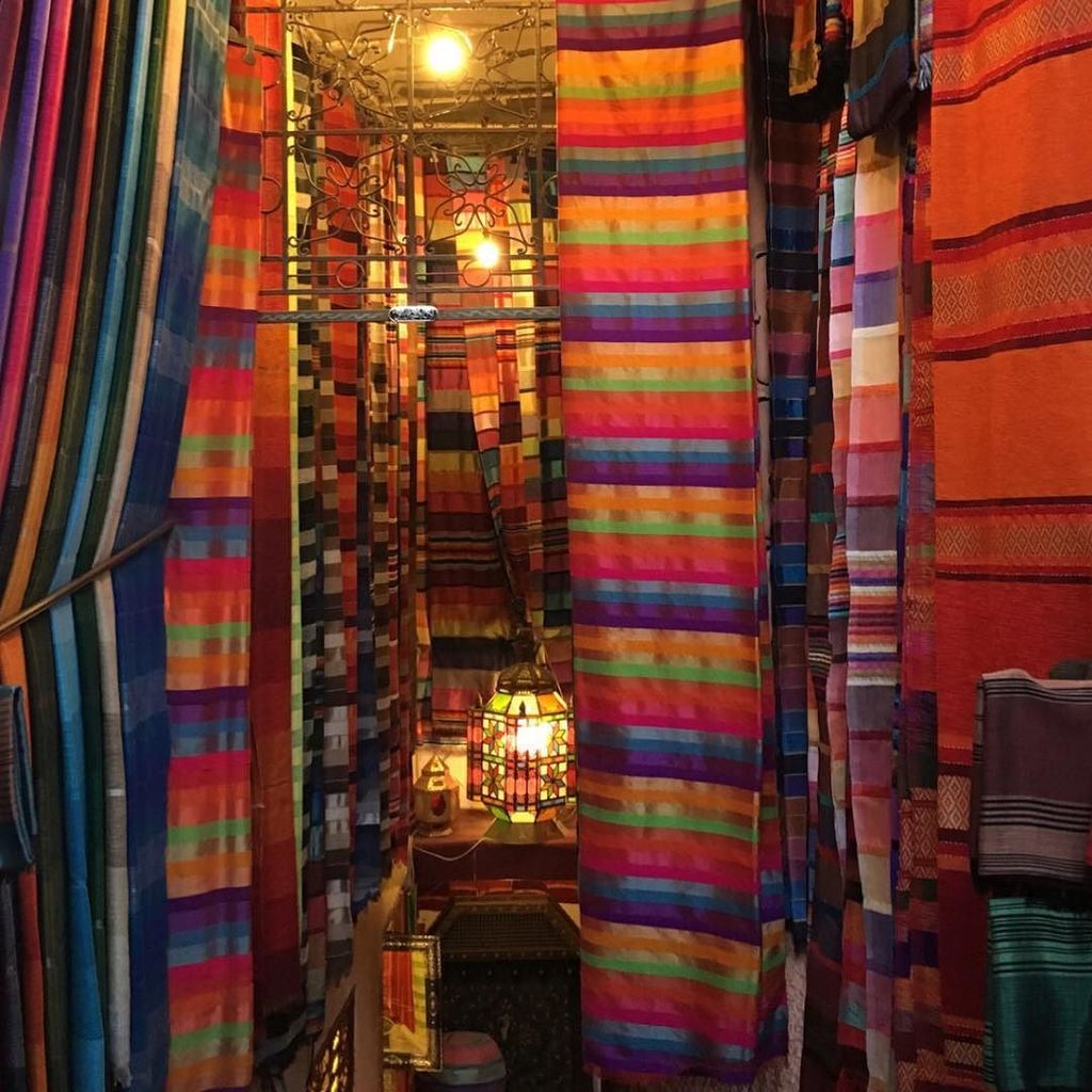 Technicolour entrance to subterranean shop in the Souk. #souk #marrakech ift.tt/2zgMxgO