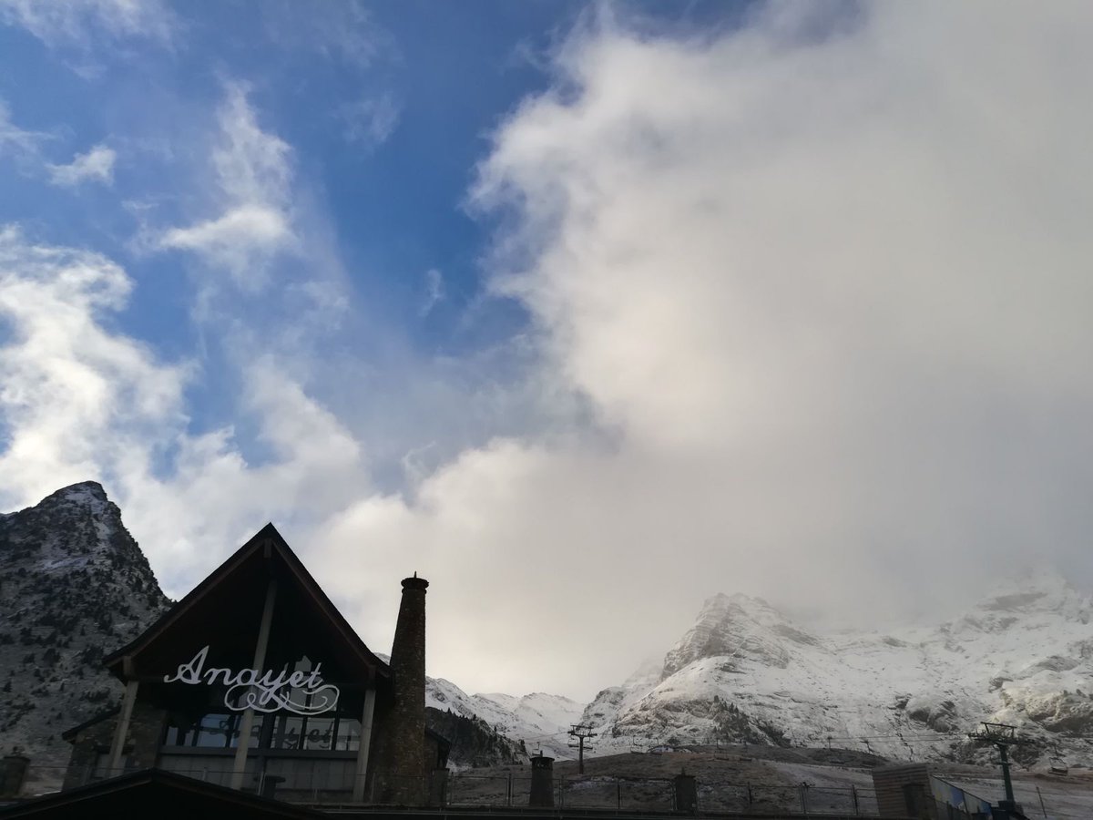 GrupoAramon's tweet photo. Ya viene, ya viene! :)
Imágenes de Formigal hace unos minutos https://t.co/tJYi7OBrFW