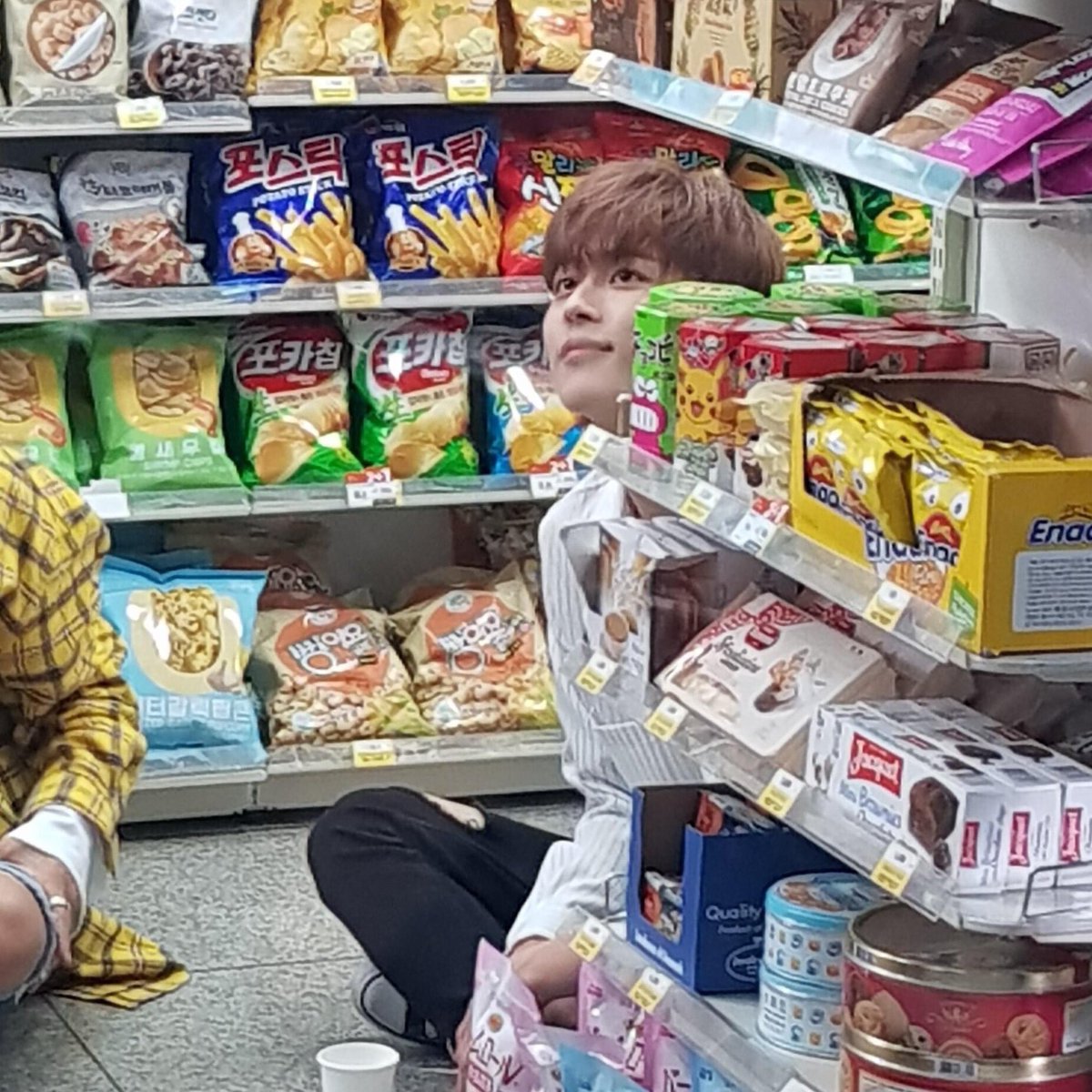 sandsseine's tweet photo. ‘กลับบ้านไปได้แล้ว’
‘ก็รอพี่เลิกกะอยู่ไง’ https://t.co/6Zfg5OwlEs