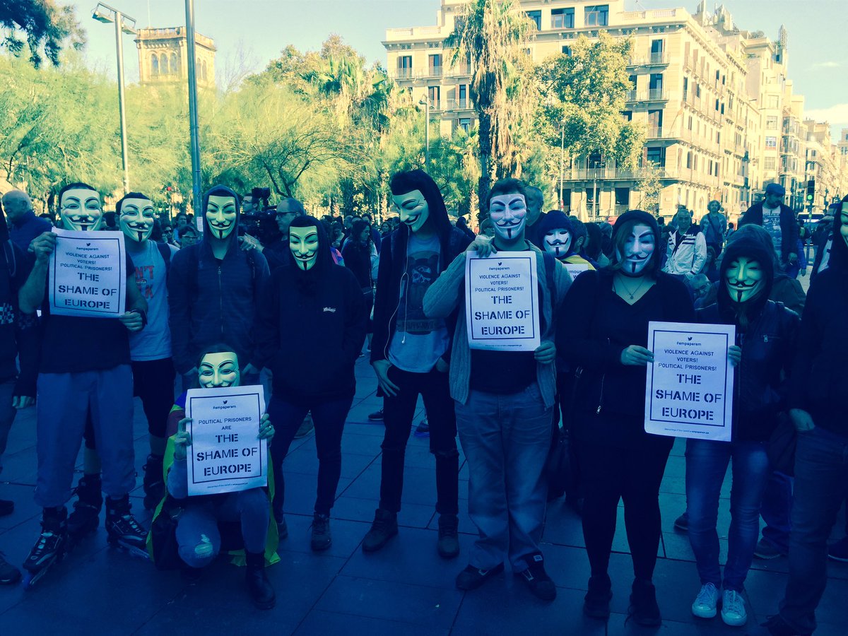 CataloniaNewss's tweet photo. Anem fent païs!
#AnonymousOperation
#HelpCatalonia
#MMM2017
#MillionMaskMarch217 https://t.co/LydLBnJnq0