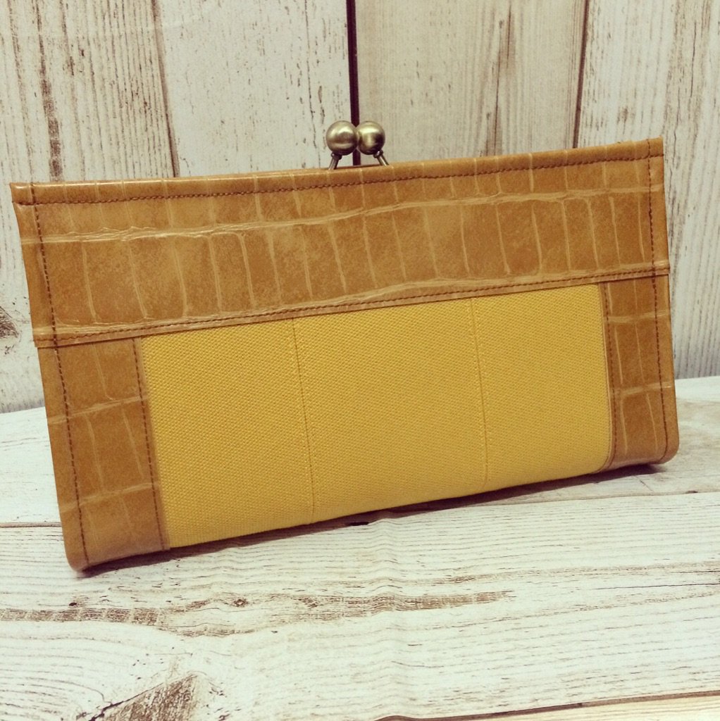 SaRuNe50339447's tweet photo. 【がま口のSaRuNe新作】ショルダーにもクラッチにもなるがま口バッグです。
中仕切りがついてます。
#がま口 #がま口バッグ #ショルダー # クラッチ #がま口のSaRuNe #SaRuNe https://t.co/W2fMLjByMM