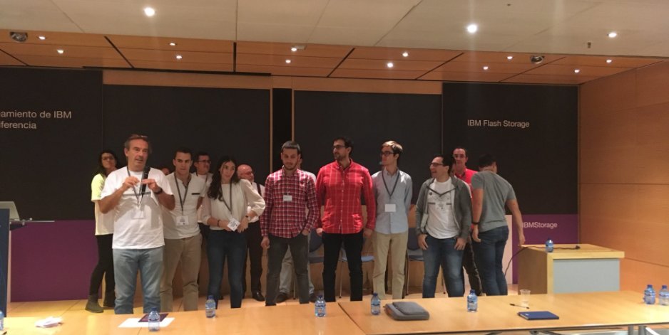 monsalvenrique's tweet photo. The winners, the jury and talking with a team. Great #CIC_Hackathon with good teams. Thanks to @icai_cic and @IBM_ES #IoT #IIoT #Industry40 https://t.co/JfJ7eV0Lgt