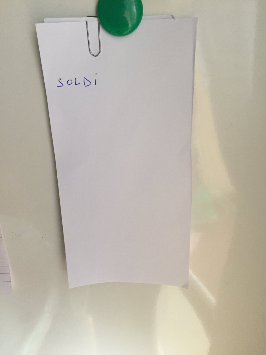 felice_chi's tweet photo. Coinquilino: “dobbiamo fare la spesa scrivi quello che ci manca.”
 
Ok https://t.co/OaiGoo46bu