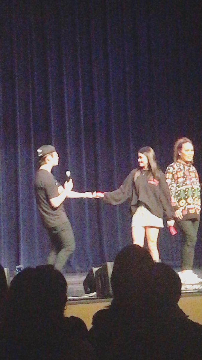macon027's tweet photo. negi be like: cge kayo na exit na me~ haha

#LizQuenOMNMaui https://t.co/IRYvAttJru