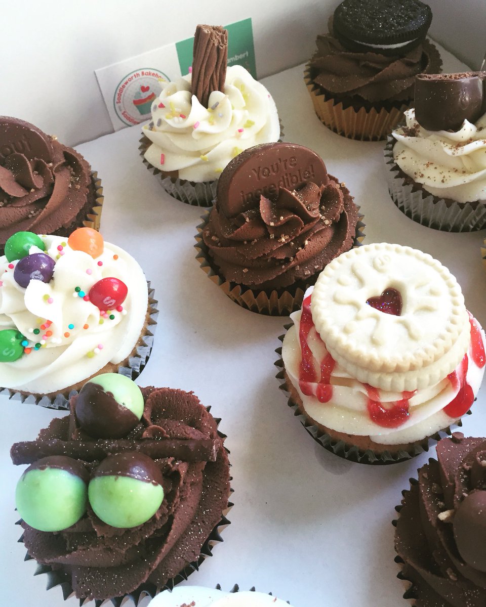 saddleworthbake's tweet photo. Happy Sundayππ #happysunday #cupcakes #oreo #jammydodger #mintaero #mintmatchmakers #skittles #cadburysflake #chocolateorange #saddleworth https://t.co/ImGjKiKct5
