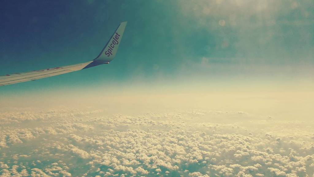 vipnotsobad's tweet photo. Somewhere between Hyderabad & Patna 😀🤗✈
.
.
.
#vipulflash #spicejet #sky #clouds #mobileclick #wow #lovely #mysimp… https://t.co/Bv3Qm6Txjn https://t.co/vblFimPA0x