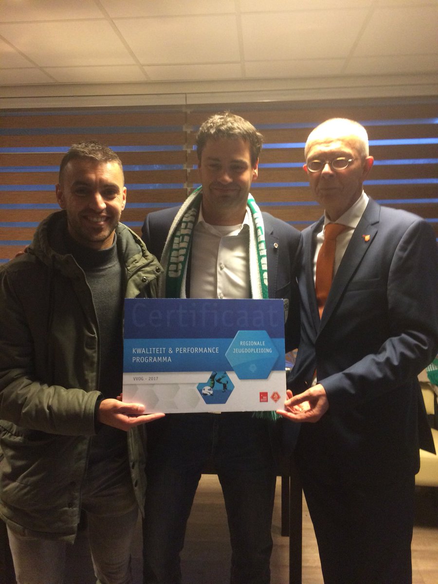 Gisteren hebben we het <a href="/KNVBOost/">KNVB Oost</a> certificaat, Regionale Jeugdopleiding, in ontvangst mogen nemen! Trots op <a href="/VVOGzat/">VVOG Harderwijk</a> ! Bram van Polen bedankt