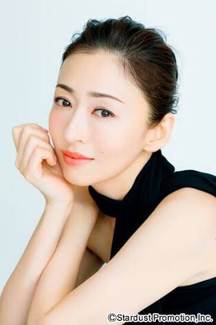 마츠유키 야스코. 90년대 중반 쿨뷰티 개성파는 단연 그녀였다. 한국엔 드라마 <마더>로 알려져있다. 엄마역은 사실 그녀에게 큰 변신이었다.Translate post