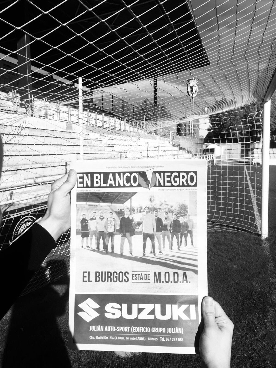 Tic Tac ⏰ <a href="/estoesLaMODA/">La M.O.D.A. 𐁇</a> #Enbyn #blancoynegro #burgoscf #lamaravillosaorquestadelalcohol