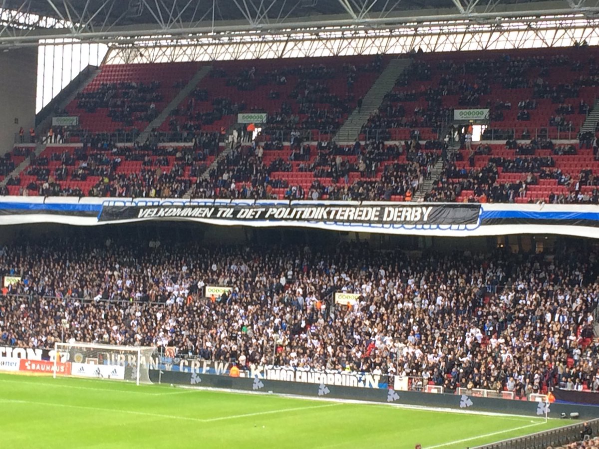 tomcarstensen's tweet photo. Spredte klapsalver fra Brøndby af denne del af FCK's tifo virkede det som om. Den var ny. #sldk #kbhpoliti #genpres #FCKBIF #nordiccbet https://t.co/YmDXrwAwV3