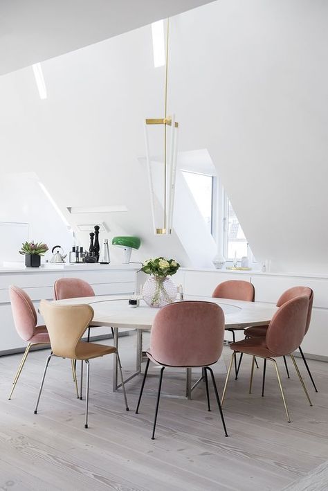 mikeahern_'s tweet photo. When minimal meets eleganza! #minimaldecor #interiorforinspo #divinedining https://t.co/OJKI6X9PSf