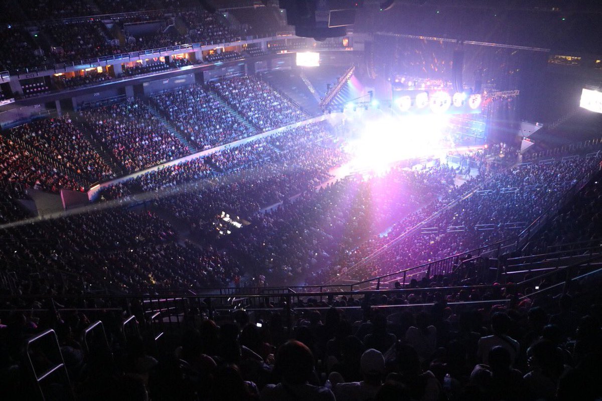 RegineFacts's tweet photo. R3.0 crowd ⚡️⚡️⚡️ #2NightsSoldOut @reginevalcasid https://t.co/roQjM8NE1b