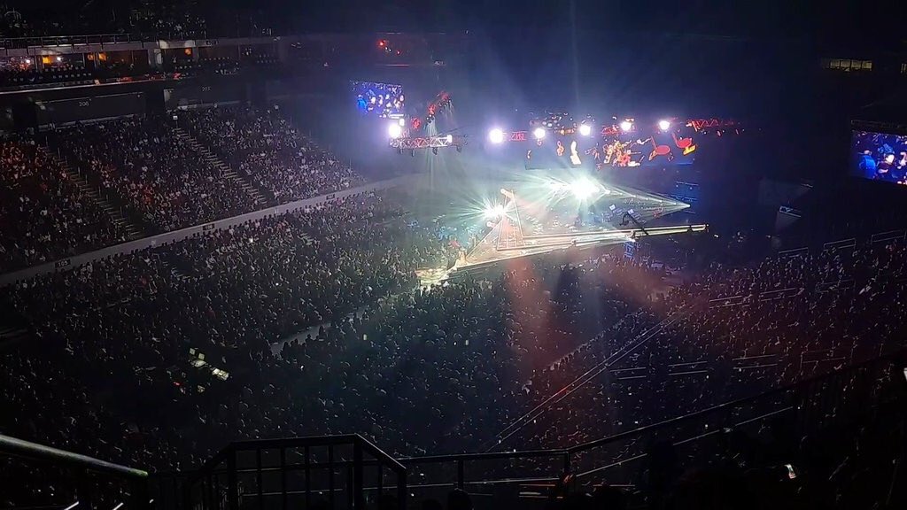 RegineFacts's tweet photo. R3.0 crowd ⚡️⚡️⚡️ #2NightsSoldOut @reginevalcasid https://t.co/roQjM8NE1b