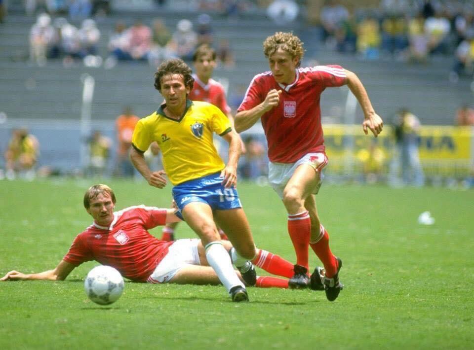 OldFootball11's tweet photo. #WC1986: #Brazil v #Poland
#Wójcicki #Zico #Dziekanowski and #Tarasiewicz https://t.co/l7yMQrLXvw