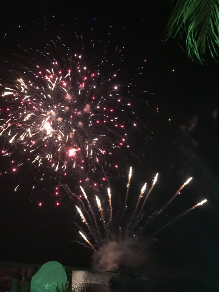 ovoxokryss's tweet photo. Live #Malesso🎆🎆🎆 https://t.co/VaFmGsVORf