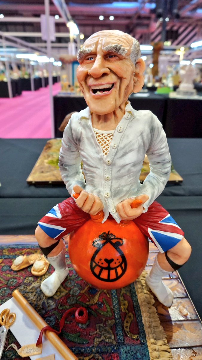 willtorrent's tweet photo. Actually speechless. 😂 #CakeInternational🎂 #RuleBritannia🇬🇧 #GodSaveTheQueen👑 https://t.co/WXNDr6tOCg