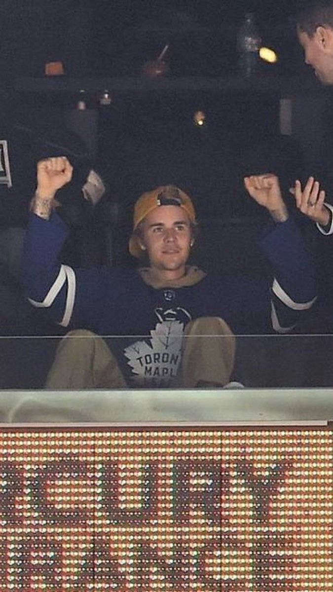 burcin_guneyyyy's tweet photo. 💜💜💜  @justinbieber https://t.co/3VWDPBlWtP