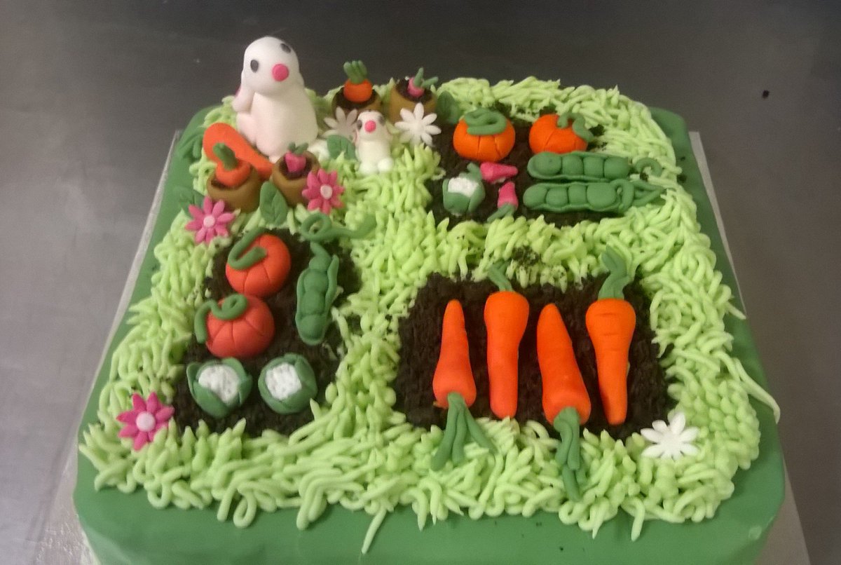 BakedWell_Cakes's tweet photo. Carrot Cake with scrummy cream cheese frosting #carrotcake #veggiesaregood #bakedwellcakes https://t.co/6ehEpAQ9pI