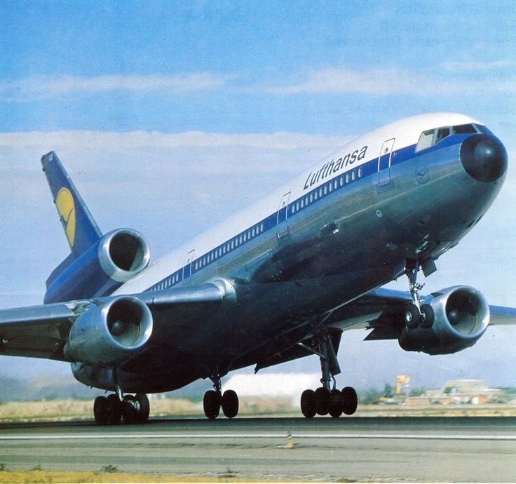 BCalStewardess's tweet photo. #DC10 #AvGeek #Lufthansa Such a beauty https://t.co/HfRovyMOzC