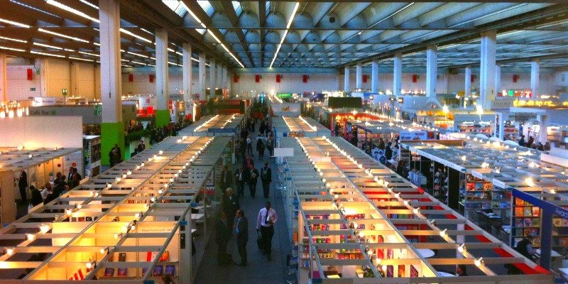 Templo_revista's tweet photo. ¿Te interesa el mundo editorial? @PabloCReyna te explica desde dentro en qué consiste la feria de Frankfurt #fbf2017 https://t.co/OaMbfSyrak https://t.co/A2iFGcZouH