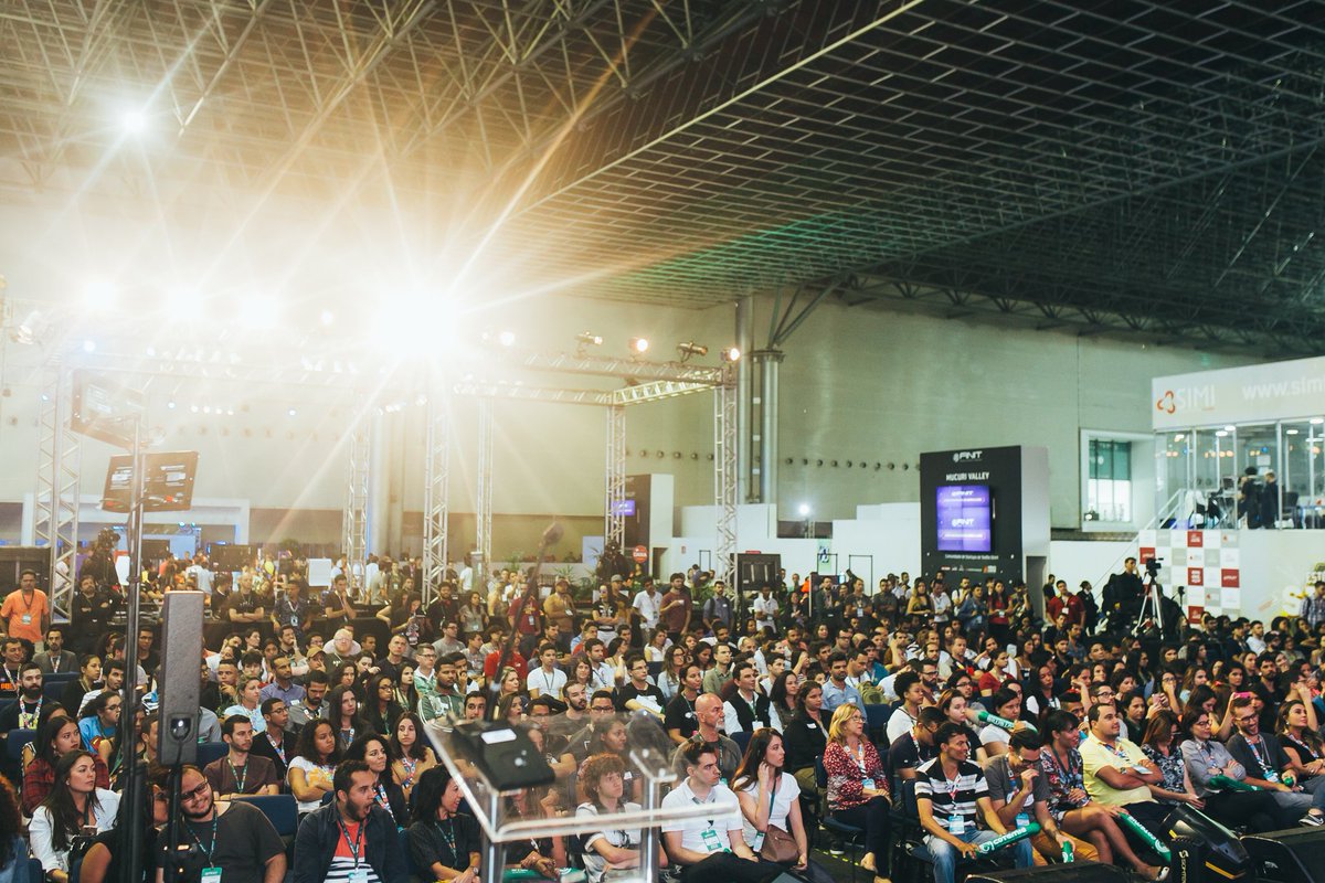 MAIRAVLEMOS's tweet image. Palestra de ontem! 😃 Uma honra falar sobre autoconhecimento, mudanças e empreendedorismo! 🤖 #palestra #FINIT2017