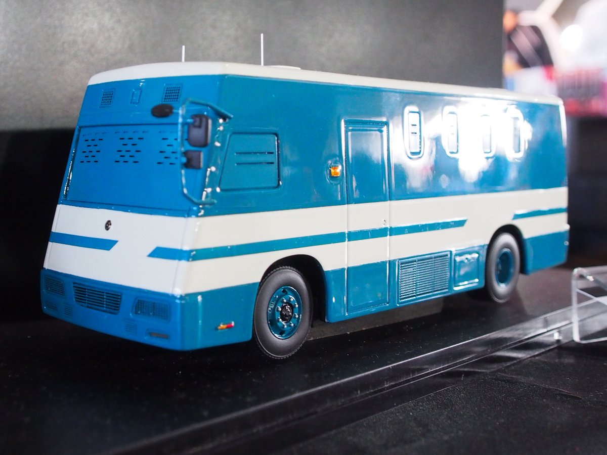 2018 警察本部警備部機動隊大型人員輸送車両 レイズ ヒコセブン