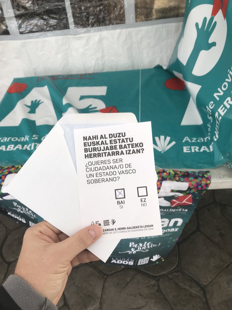 JonArregi's tweet photo. Bozkatzeko prest Leioan! 🗳 Atzo Katalunian eta bihar Euskal Herrian! #Autodeterminazioa #GureEskuDago https://t.co/w1Vvzn3NxH