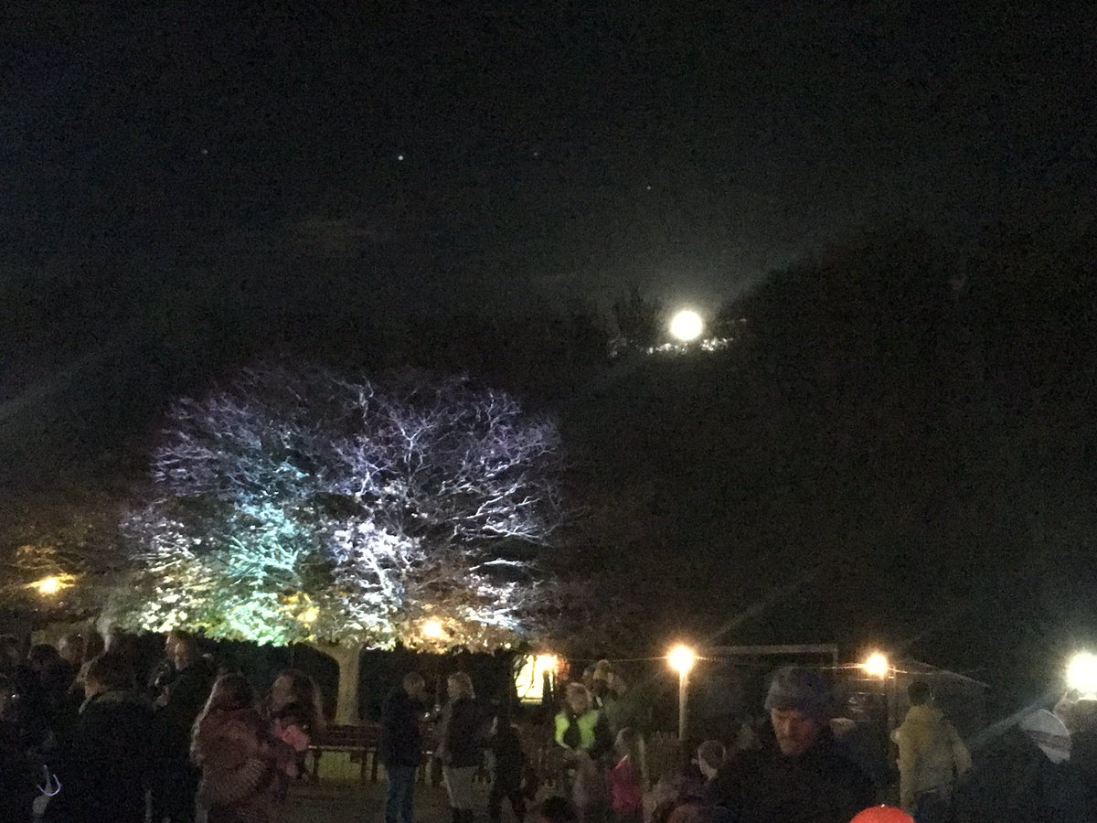 BMEAVLtd's tweet photo. Even the moon was supporting Flamstead School fireworks last night. As always love supporting our community #supportlocal https://t.co/KY5hsyj3EX
