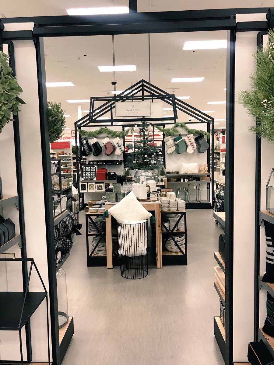 embellishingbrz's tweet image. Welcome home Hearth &amp;amp; Hand @magnolia ; we're so excited to have you! 🎄 #t1509atChristmasTime @chipgaines @joannagaines