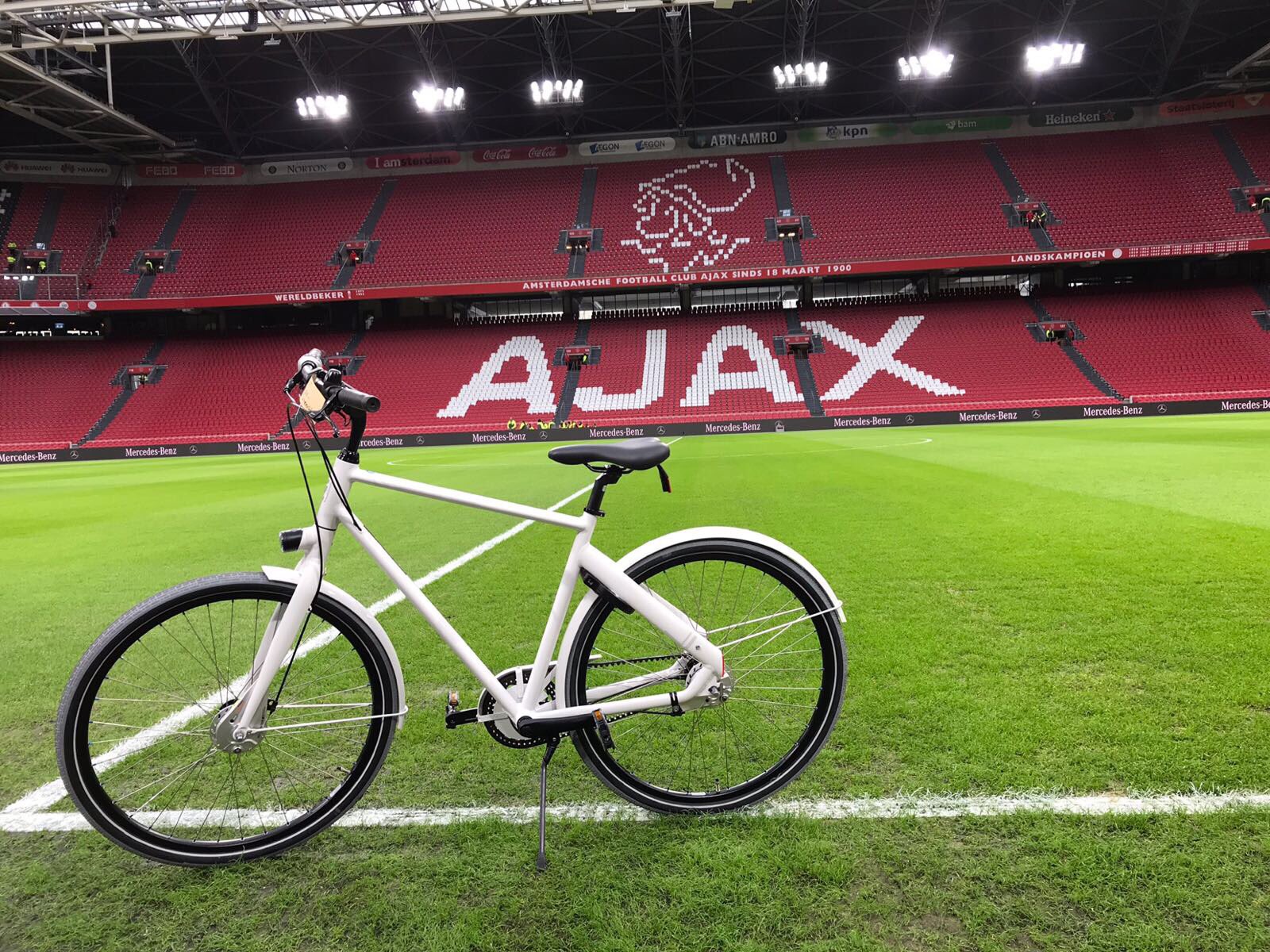 Wortel Bezwaar Achtervolging AFC Ajax on Twitter: "QUIZ ➡️ 13.45 uur op de stadionschermen! Doe mee en  maak kans op deze fiets! #CST #Cortina #ajautr https://t.co/n4cVEjqC8b" /  Twitter