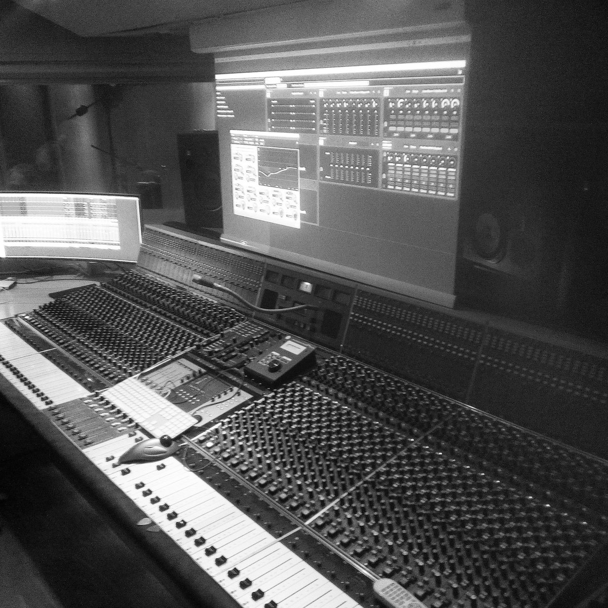 Herronbrothers's tweet photo. Using the old @AMSNeveLtd @BBC Desk at @DerbyUni to create pop legend. #recordingstudio #POPMUSIC #heed #shoulders #knees #theHB #TOES #EYES https://t.co/sbk0tQVWuU