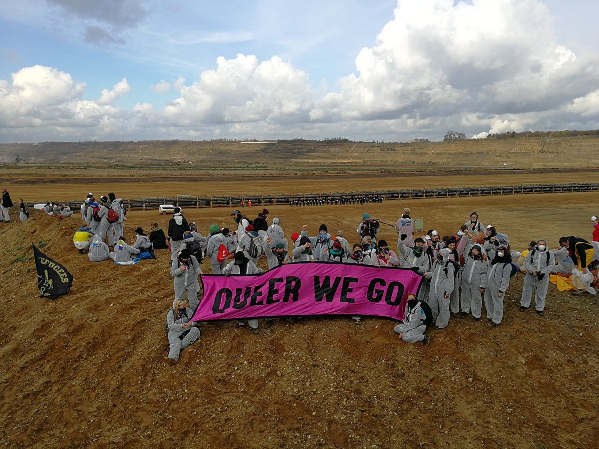 KlimaKolle's tweet photo. Several fingers from the #endegelaende action has arrived to the lignite mine including the #queerfeministicblock!  #ClimateJustice https://t.co/xxQPmocKn1