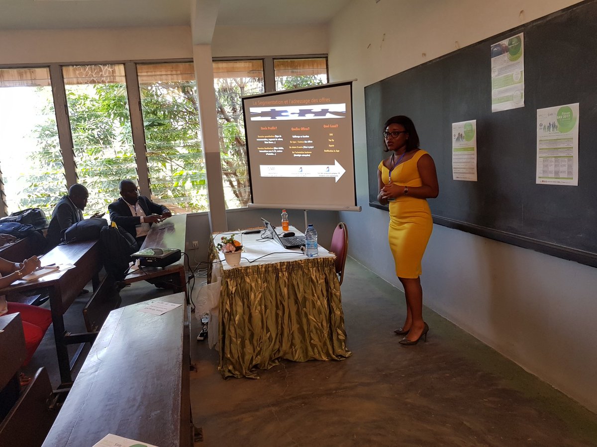 Jcboby's tweet photo. Students and guests  #ExperienceAnalytics with @TatianaNkeng explaining how to increase efficiency and effectiveness of campaign @PAAC_ROI2 https://t.co/1McvLj1hYj