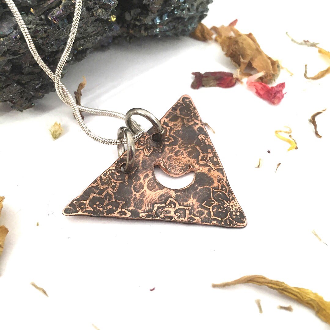 Melanie260198's tweet photo. Lovely gifts at https://t.co/gUSaLZdZBa #handmade #jewellery #artdolls #altarornaments #hairsticks #lotsofgifts #bespokegifts https://t.co/Wz1uLdOnk3