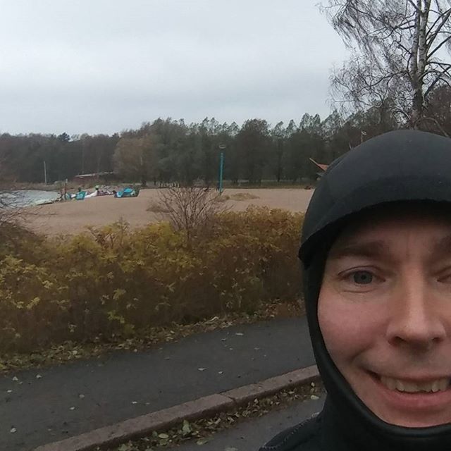 larukite's tweet photo. Kiteboarding season 2017 started finally! 😀 #8deg #finnishautumn #oldschooltricks #larukite #lightwinds #kiteboarding #lauttasaari https://w https://t.co/tMyv9cKe3S
