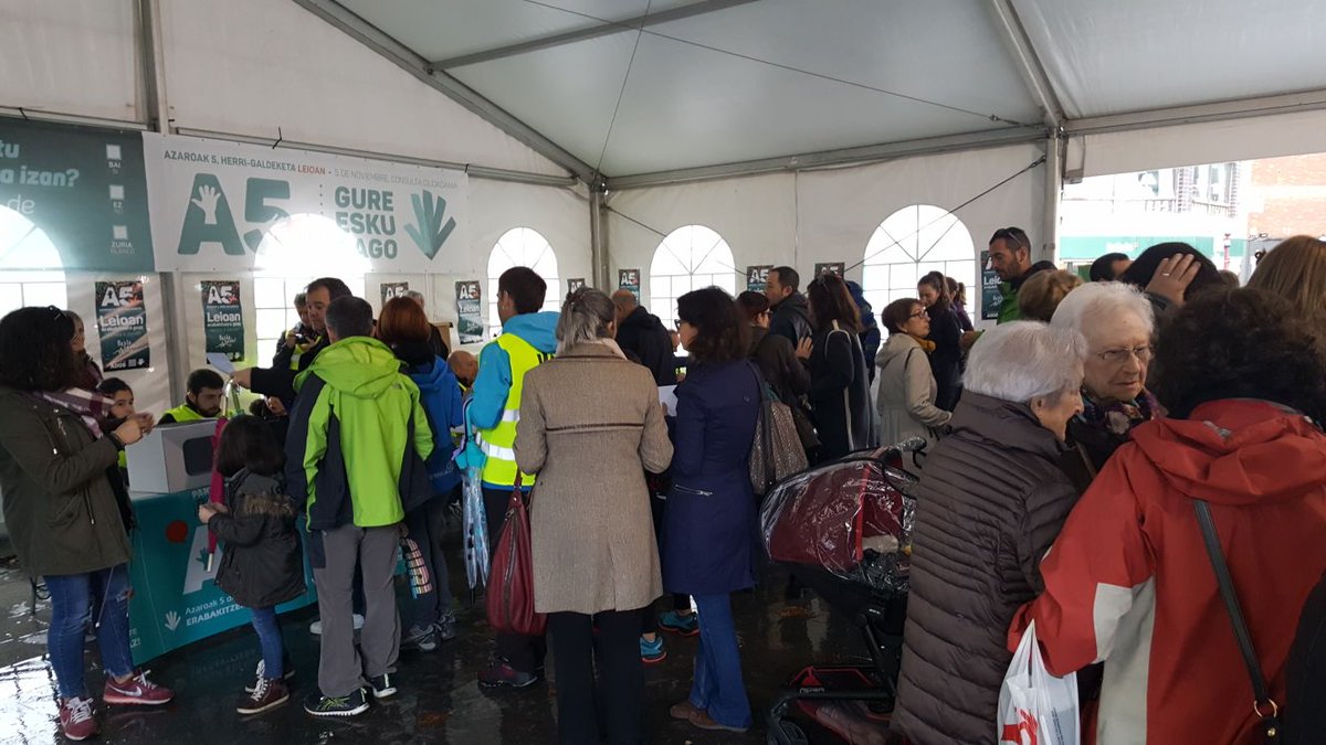 LeioaGED's tweet photo. Leioaztarrak erabakitzen!!! Aurrera Leioa!!!
¡¡Las y los Leioaztarrak decidiendo!! ¡Adelante Leioa!
#A5Galdeketak #gureakgurekin https://t.co/VZWBIcz2kU
