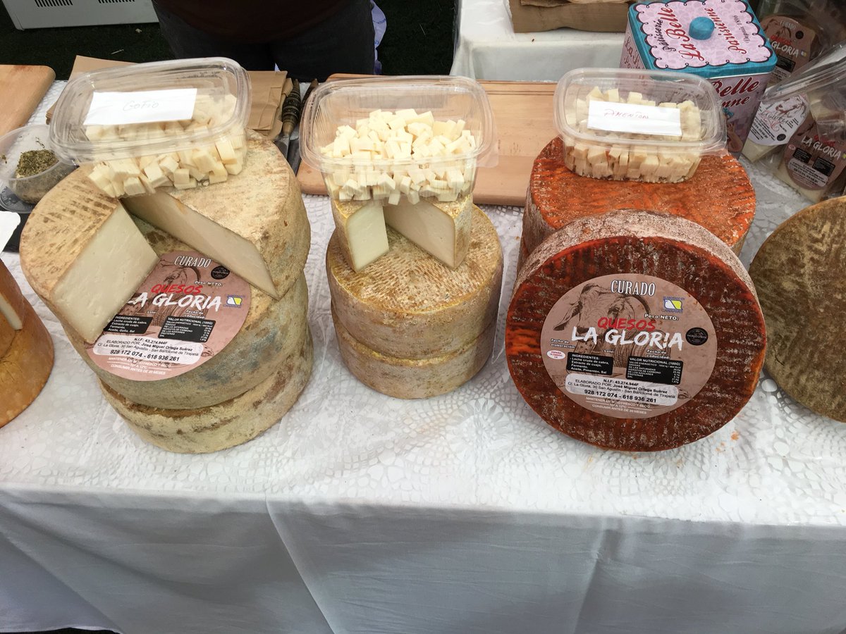 javierS_gastro's tweet photo. Éxito espectacular la “Feria del Vino, Queso y Miel de Canarias”, que se está celebrando en Sta Brígida, #GranCanaria. https://t.co/lRDRPymMy3
