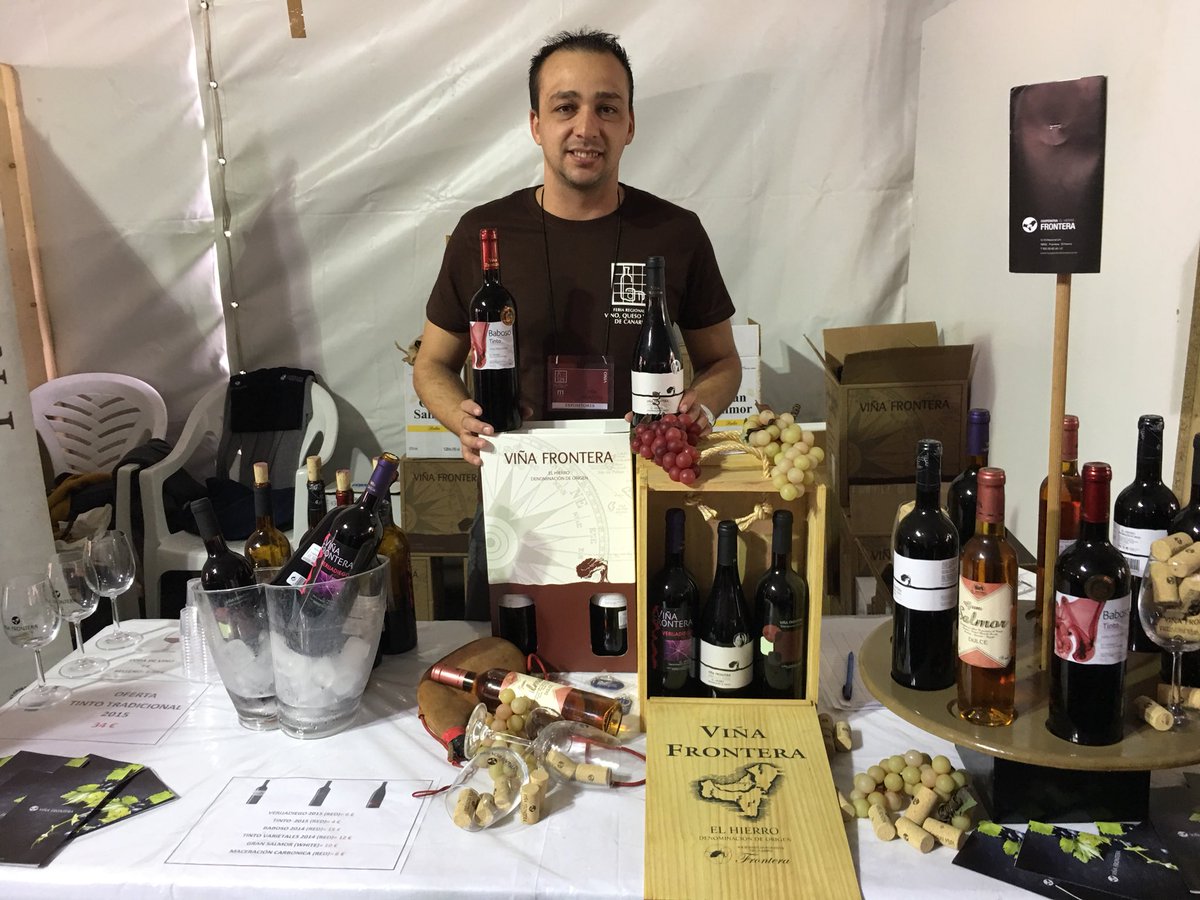 javierS_gastro's tweet photo. Éxito espectacular la “Feria del Vino, Queso y Miel de Canarias”, que se está celebrando en Sta Brígida, #GranCanaria. https://t.co/lRDRPymMy3