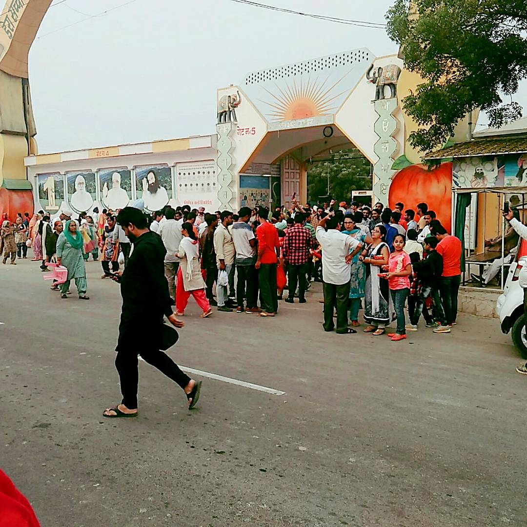 Insan8408's tweet photo. Feeling Awesome After Visit @derasachasauda 
Millions Of Thnx Guru Pa @Gurmeetramrahim G
For Making Me Able To Attend Today's Naamcharcha🙏🙏 https://t.co/1JBPkASRfB