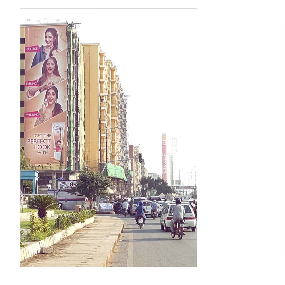 MawraHocane's tweet photo. Aaannnnd the latest campaign is up all across the country!!!🙏🏻💞💞💞 #StayBBeautiful #BBgirl #FairandLovelyPk Love Love Love X https://t.co/32lSh02qai