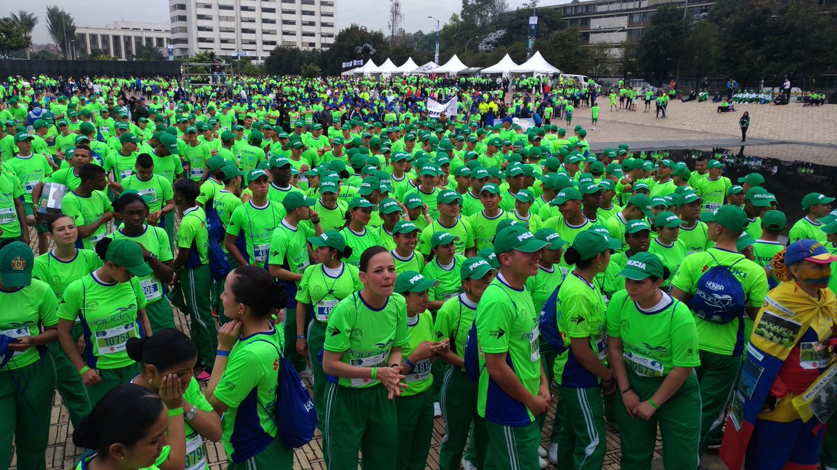 PoliciaColombia's tweet photo. Nuestra @EscuelaDCadetes lista para la carrera por la #Policía10K https://t.co/owmC7KbfCS