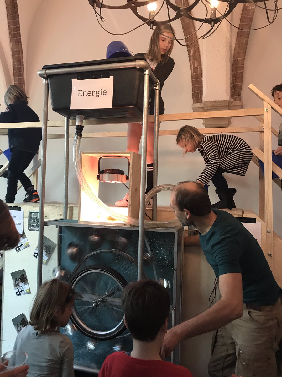 De eerste #BroodjeTheater in <a href="/KloosterWoerden/">Het Klooster</a> is een feit! Ontbijten, experimenten en mooie voorstelling! Feestelijke start van de zondag!